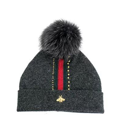 L23 Knit Bee Hat W Fox Pom: CHARCOAL