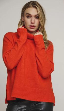 L25 T-neck Sweater